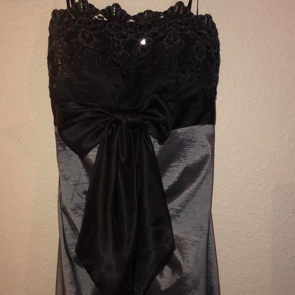 Strapless gown - Picture 3 of 4